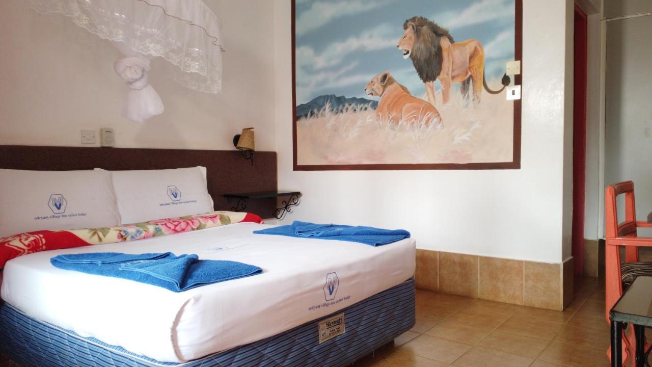 Miryams Village Inn Safari Lodge Sultan Hamud Exterior photo