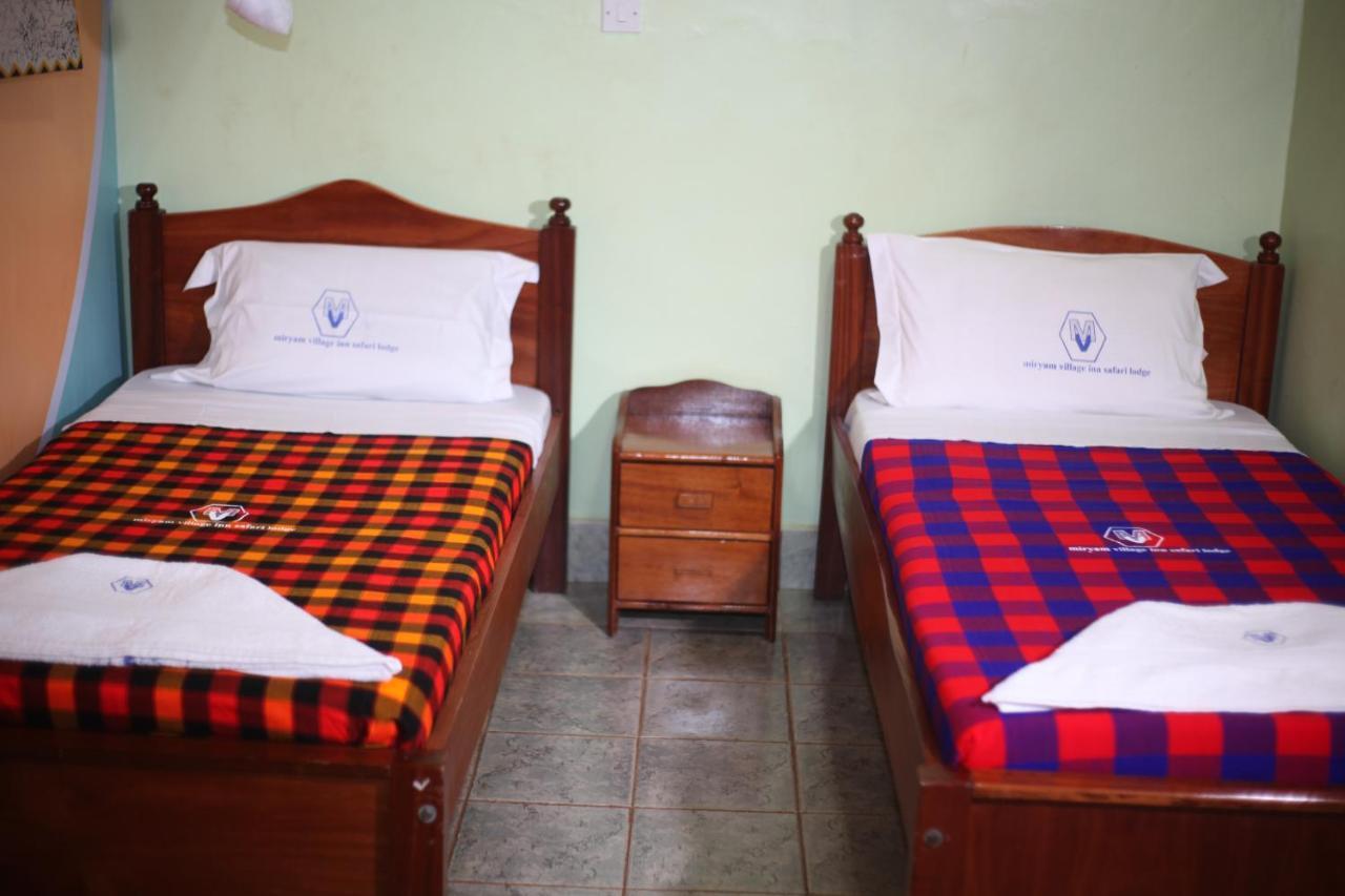 Miryams Village Inn Safari Lodge Sultan Hamud Exterior photo