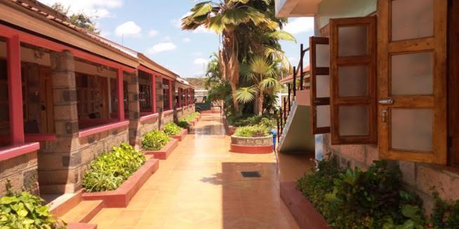 Miryams Village Inn Safari Lodge Sultan Hamud Exterior photo
